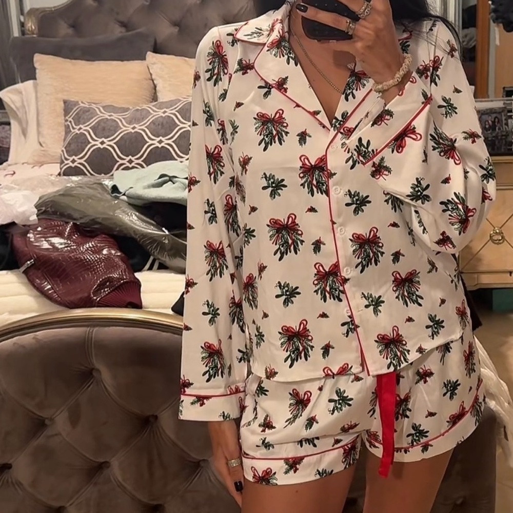 forever 21 christmas silk Pajama Set with Red and Green Accents
worn once size s